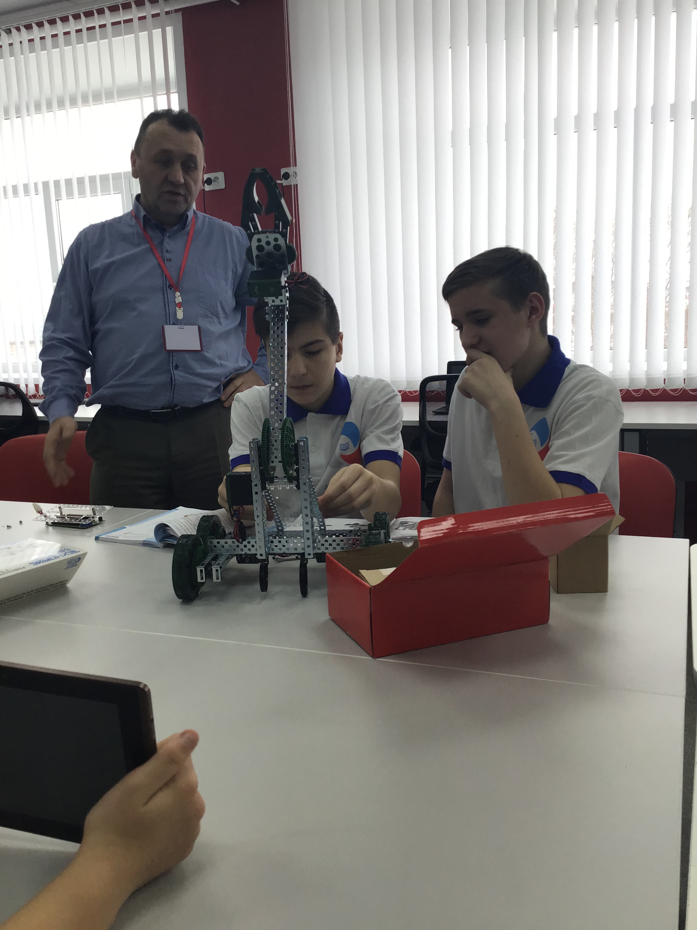 Собираем роботов Собираем роботов.